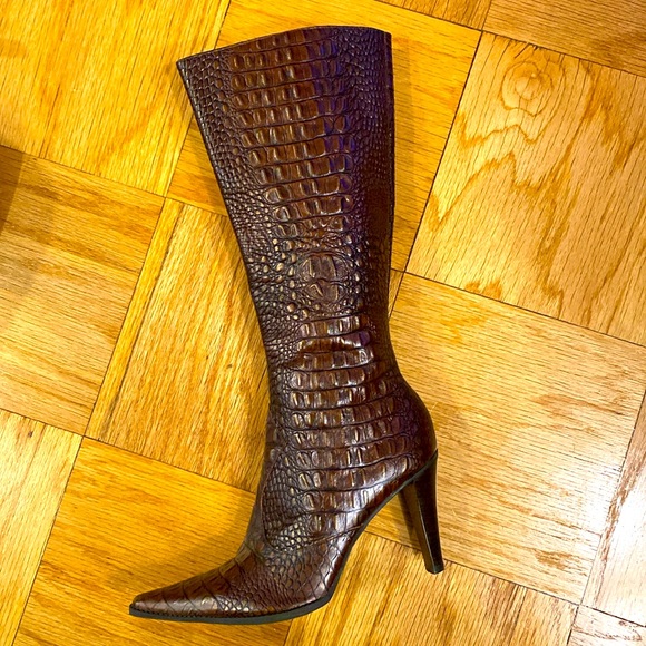 Elegant Brown Crocodile-Embossed Knee-High Boots - Picture 1 of 12